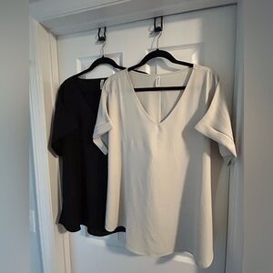 Zenana Airflow V-neck tops, set of 2- black & cream